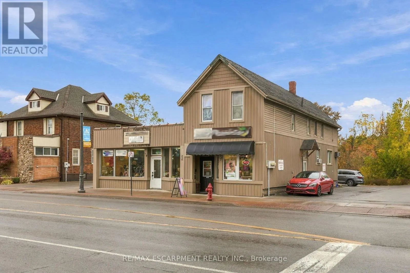 239 MAIN STREET W