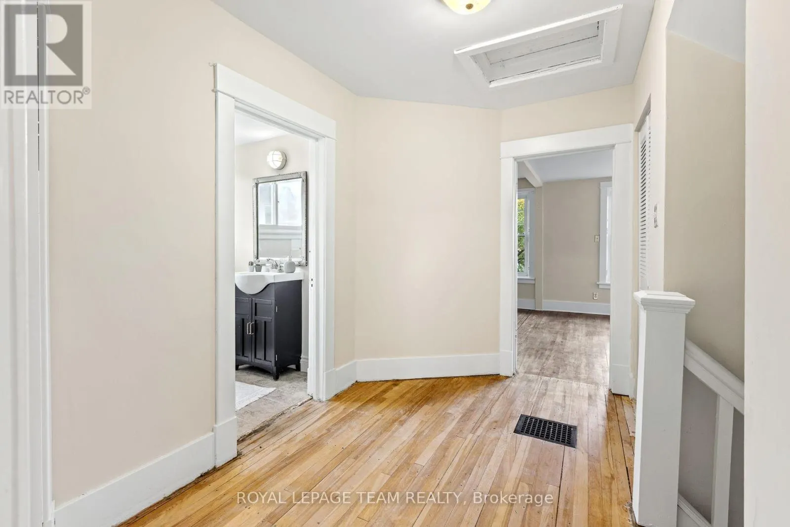 208 HOLLAND AVENUE