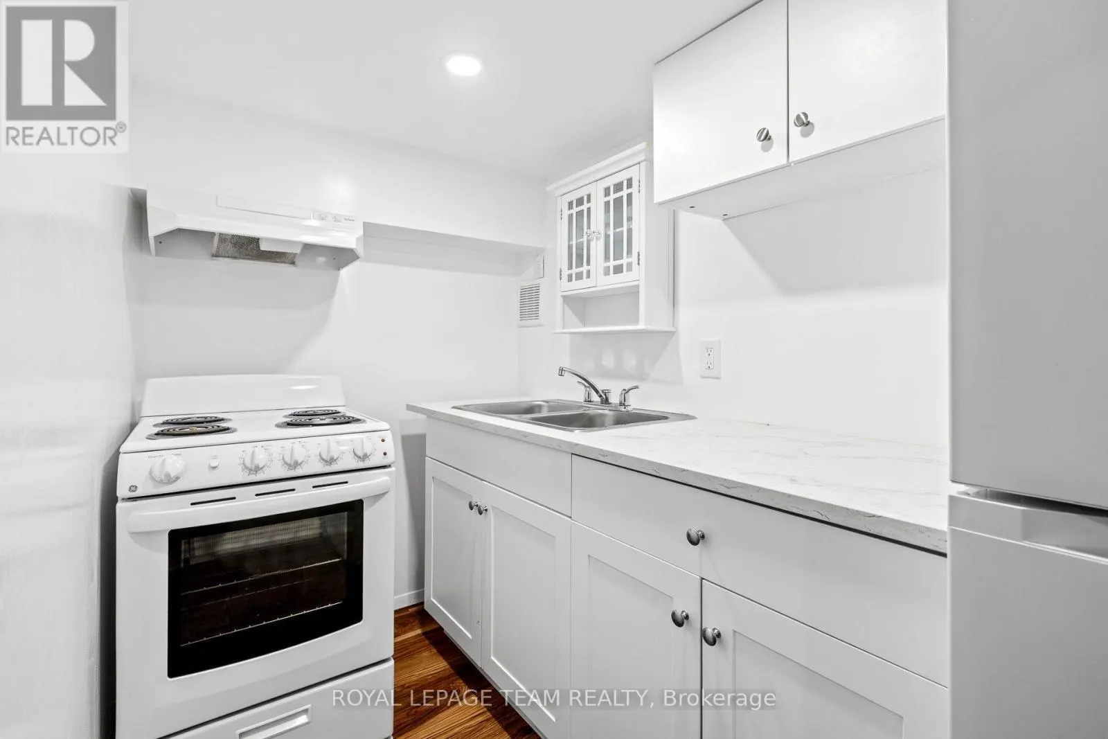 208 HOLLAND AVENUE