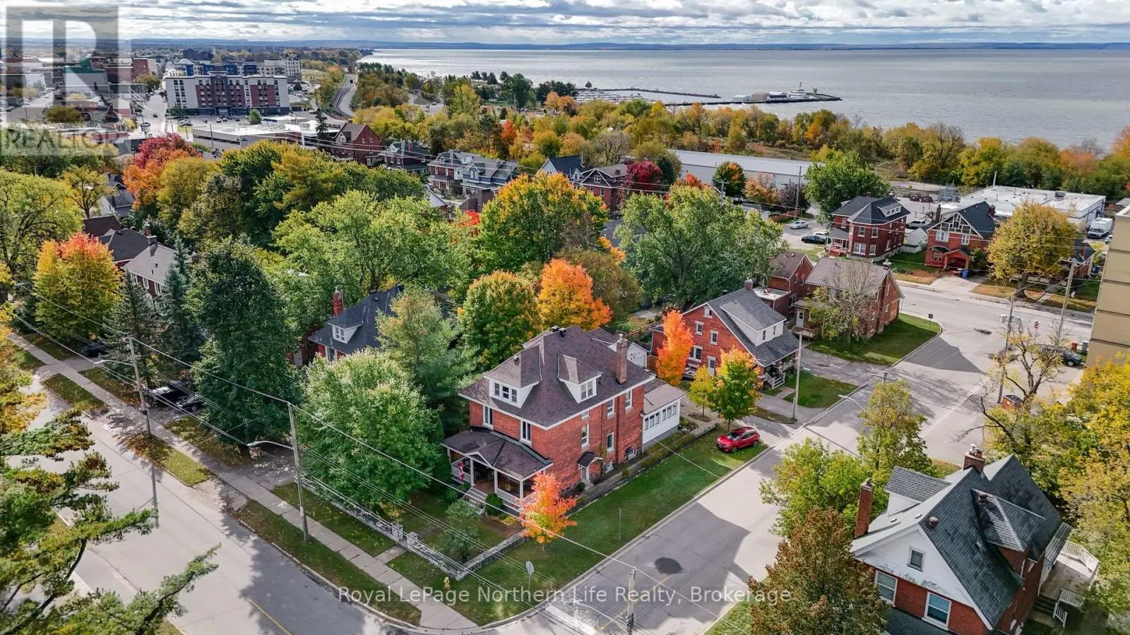 797 MCINTYRE STREET W