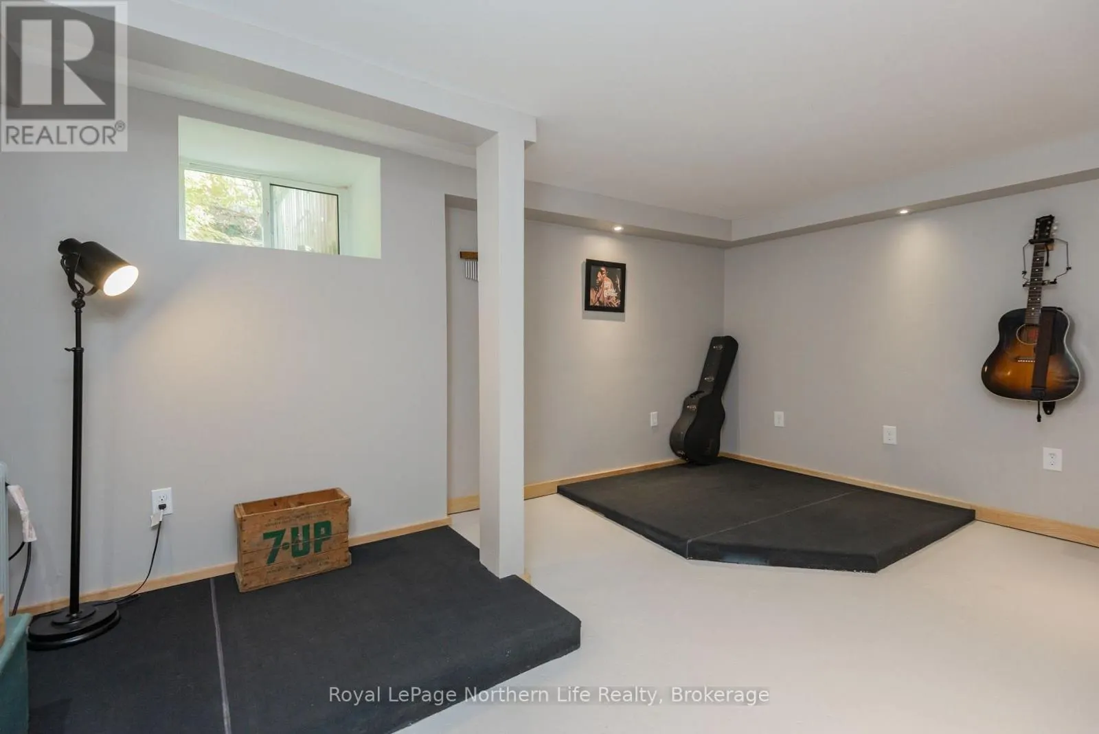 797 MCINTYRE STREET W
