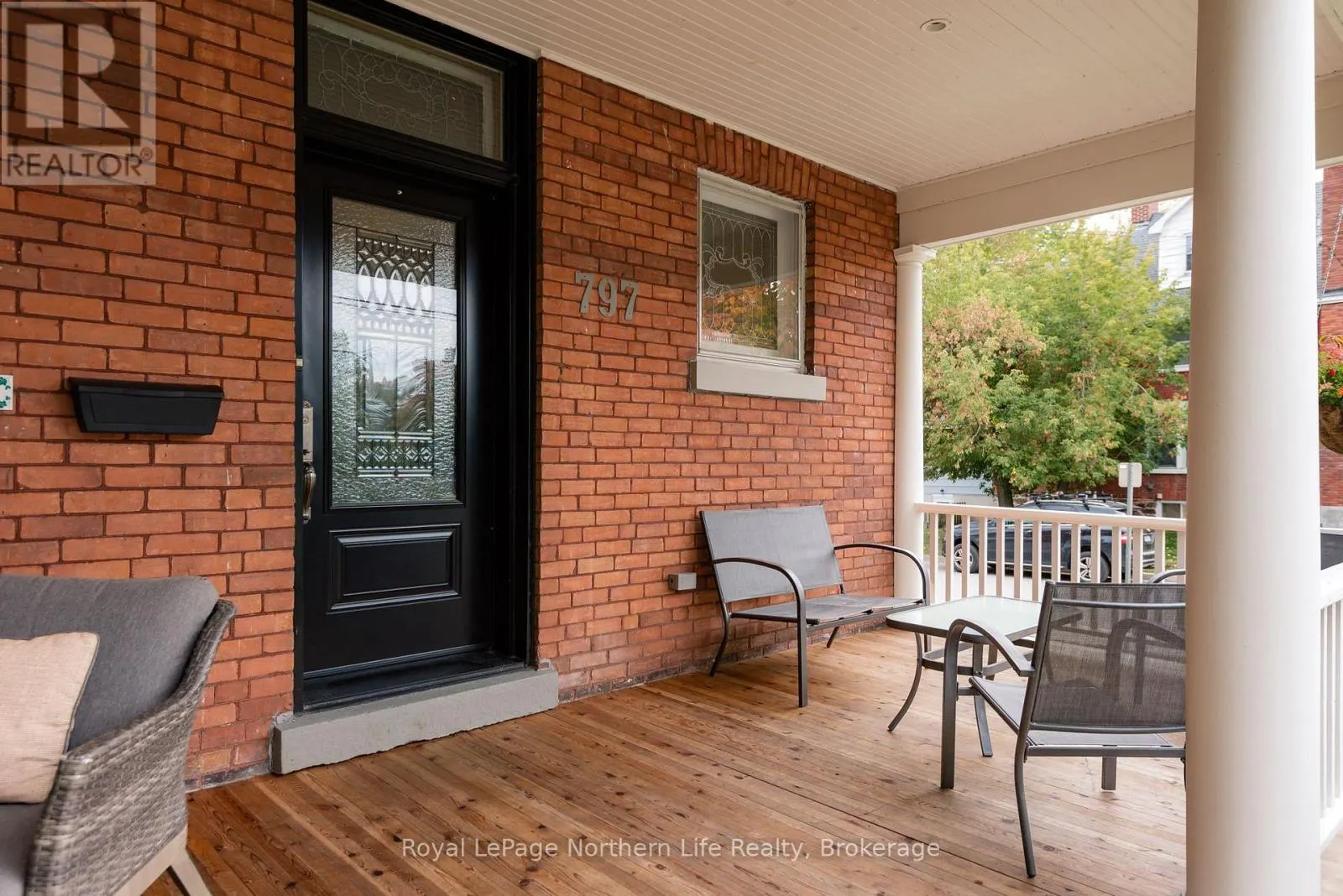 797 MCINTYRE STREET W