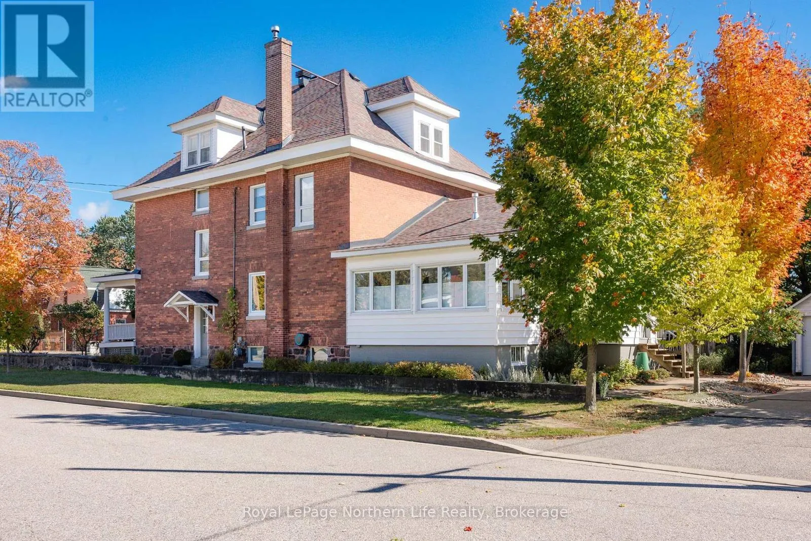 797 MCINTYRE STREET W