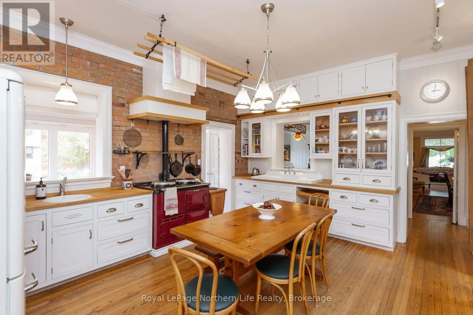 797 MCINTYRE STREET W