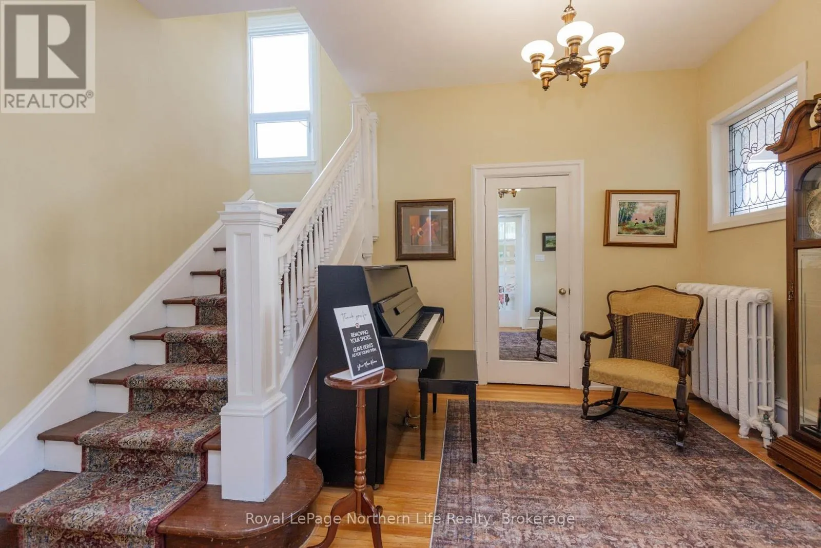 797 MCINTYRE STREET W