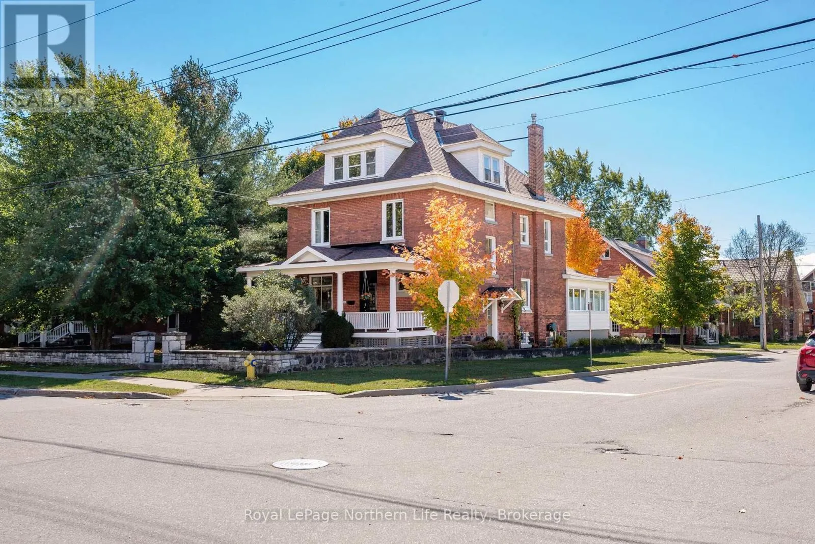797 MCINTYRE STREET W