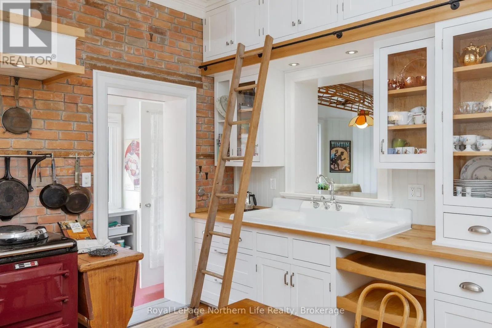 797 MCINTYRE STREET W