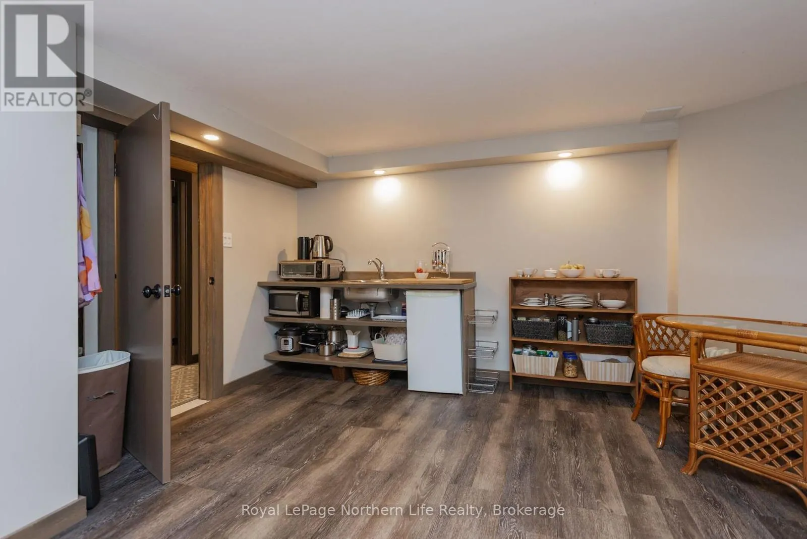 797 MCINTYRE STREET W