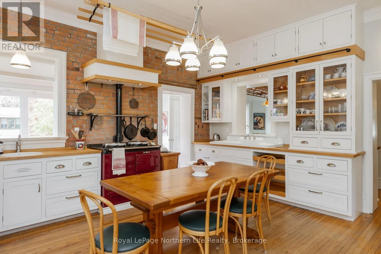 797 MCINTYRE STREET W