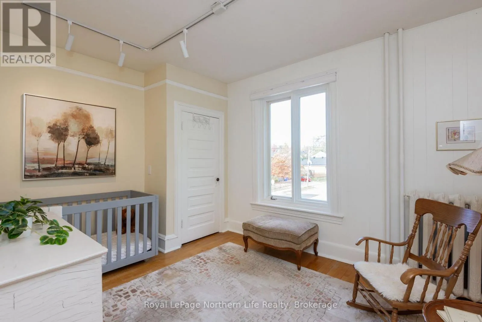 797 MCINTYRE STREET W