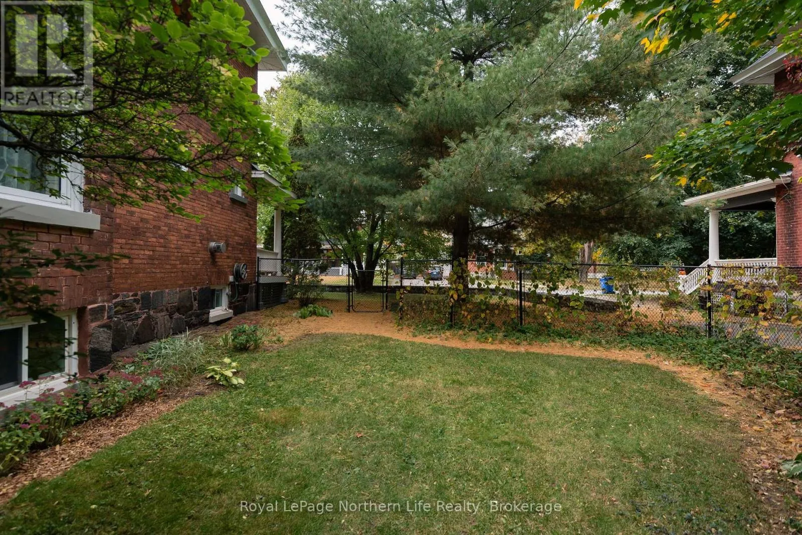 797 MCINTYRE STREET W