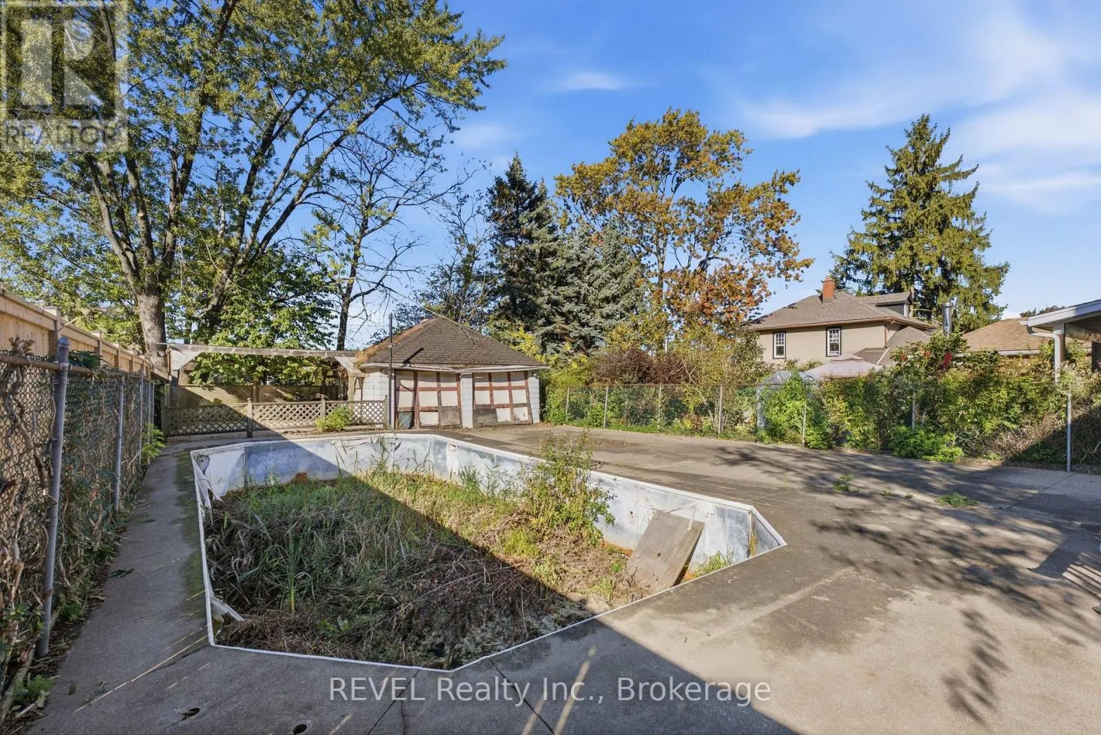 63 CARLETON STREET S