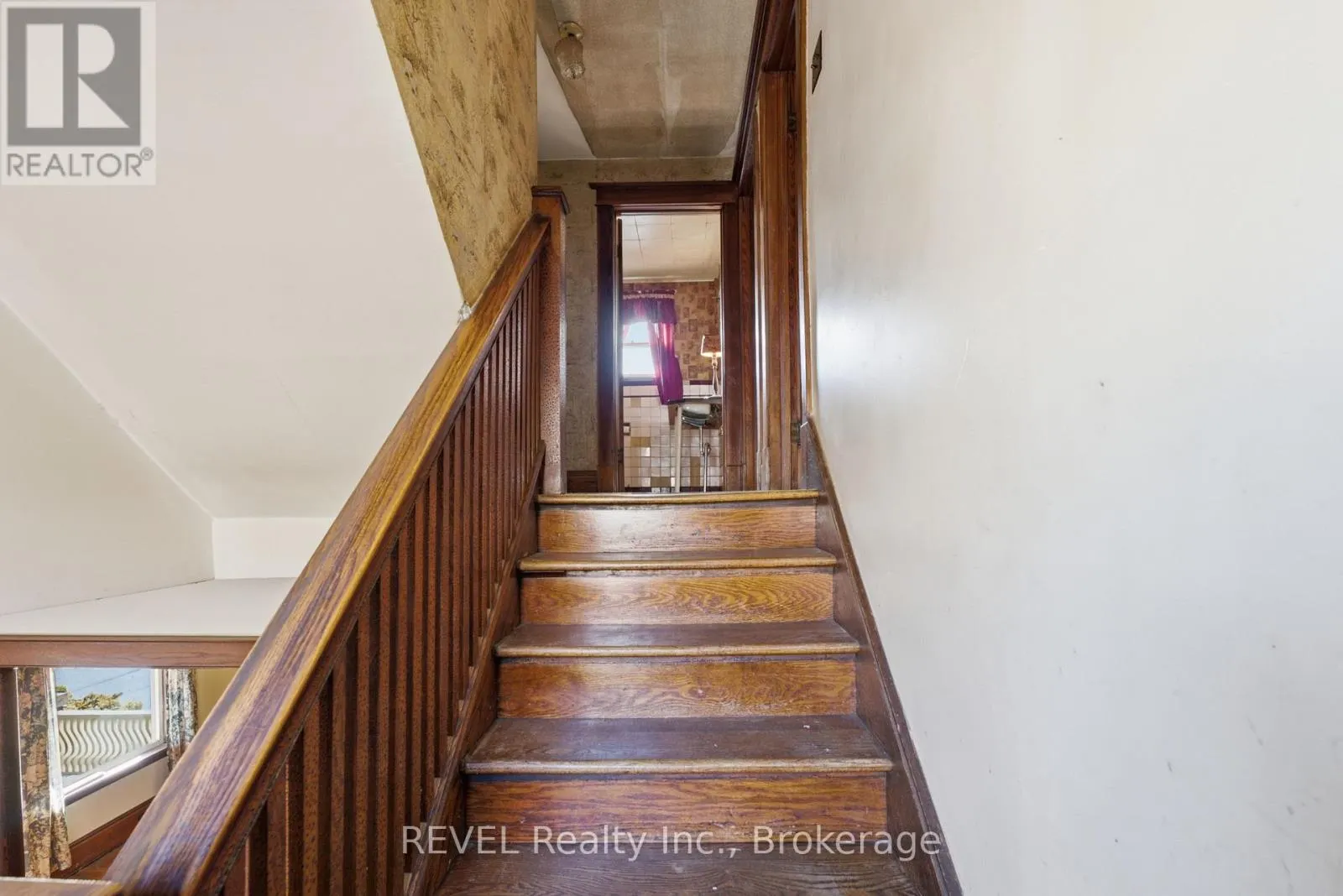 63 CARLETON STREET S