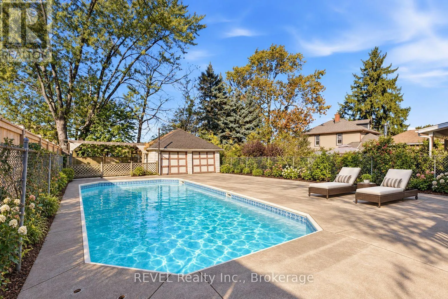 63 CARLETON STREET S