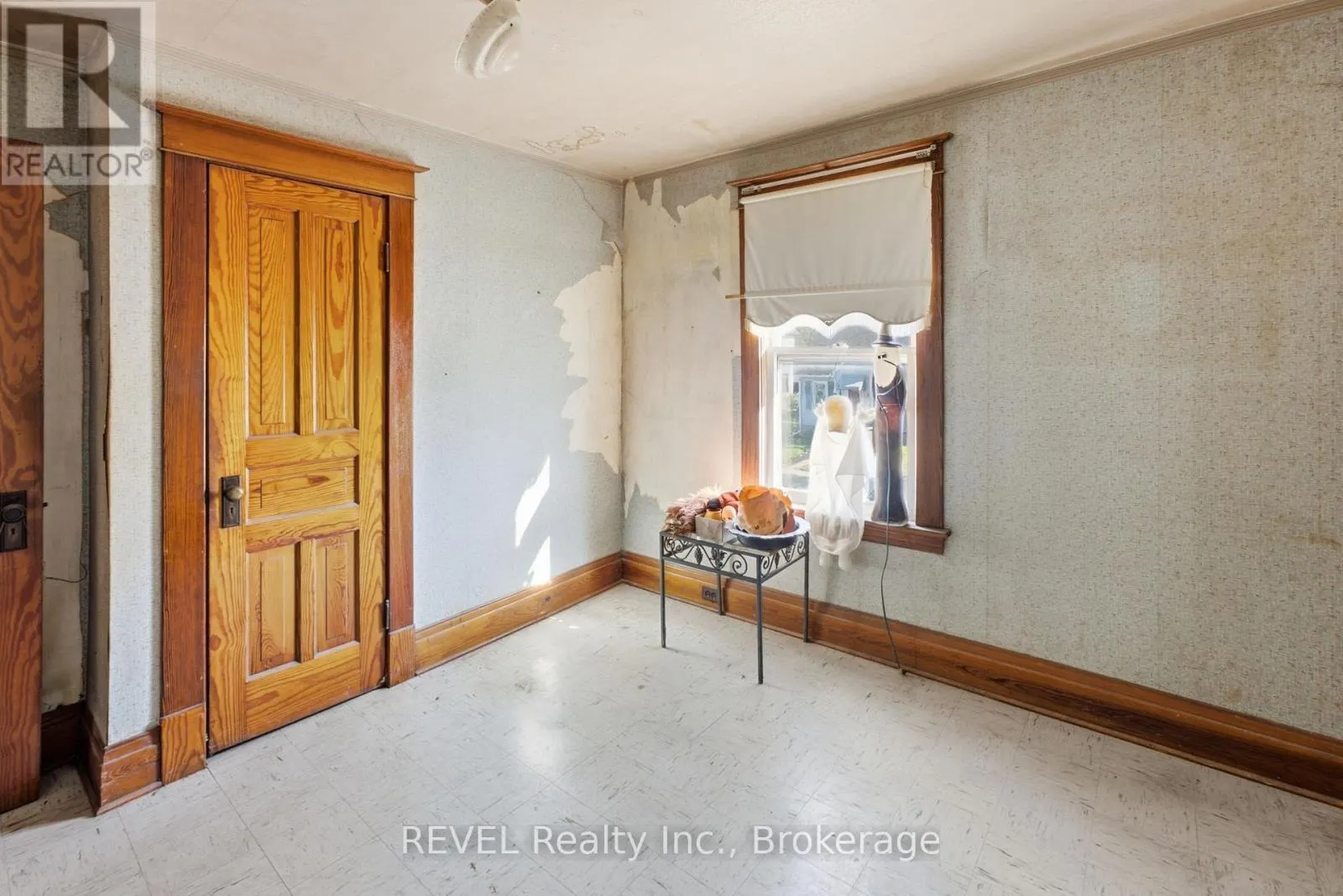 63 CARLETON STREET S