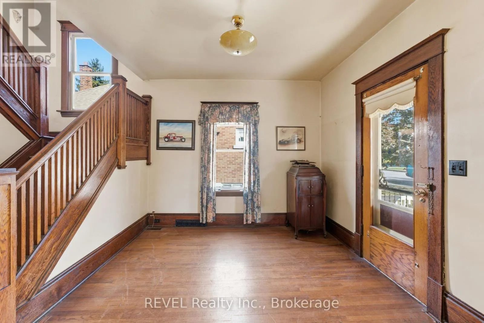 63 CARLETON STREET S