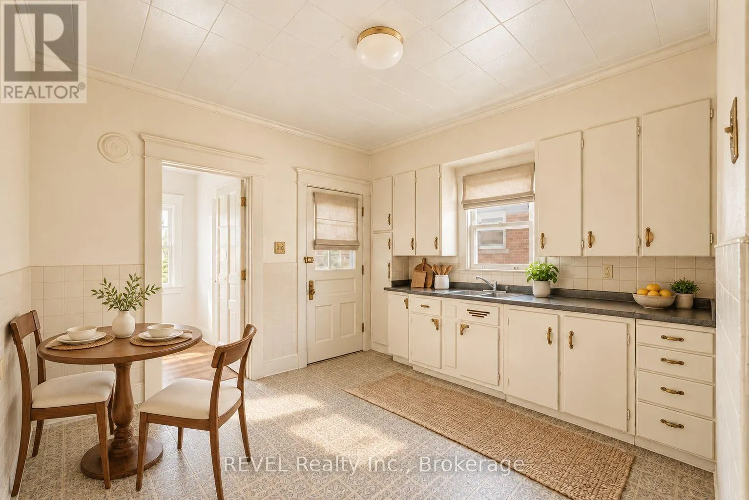 63 CARLETON STREET S