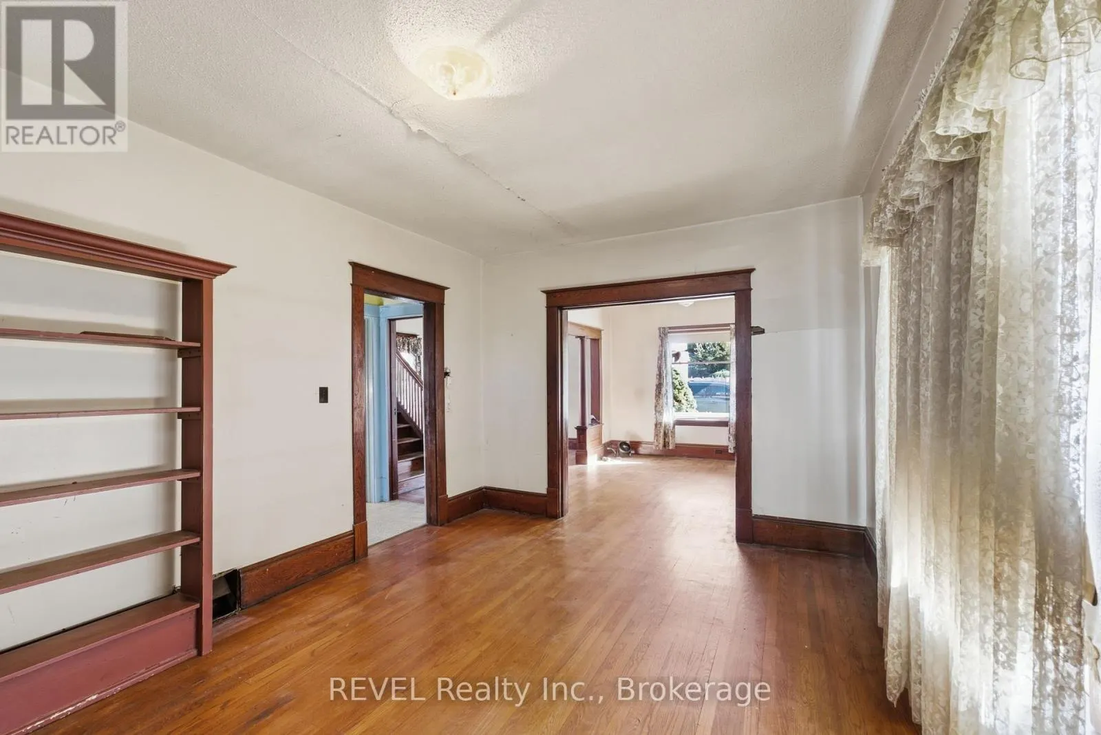 63 CARLETON STREET S