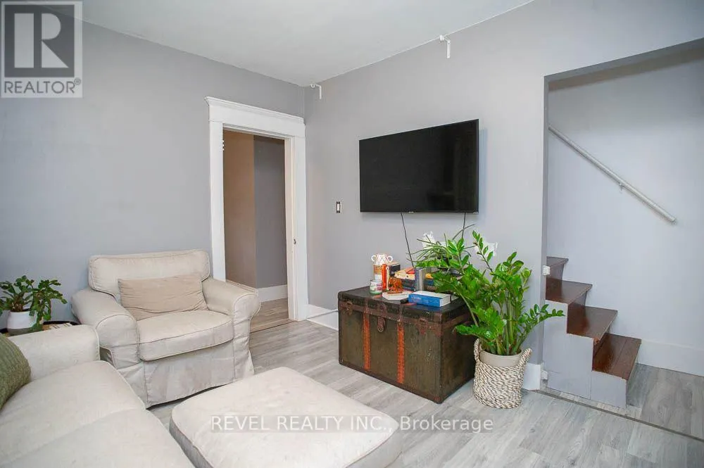 UPPER - 234 SHERIDAN STREET