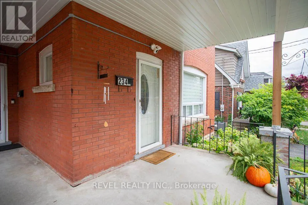 UPPER - 234 SHERIDAN STREET