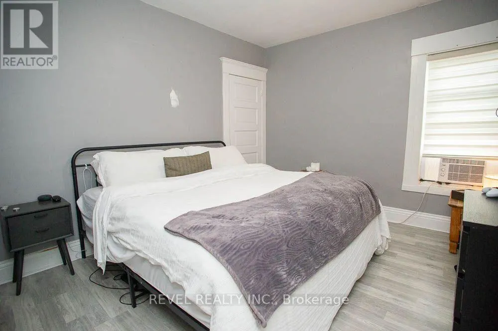 UPPER - 234 SHERIDAN STREET