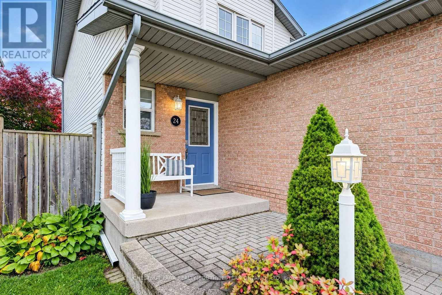 24 WHITE SANDS COURT