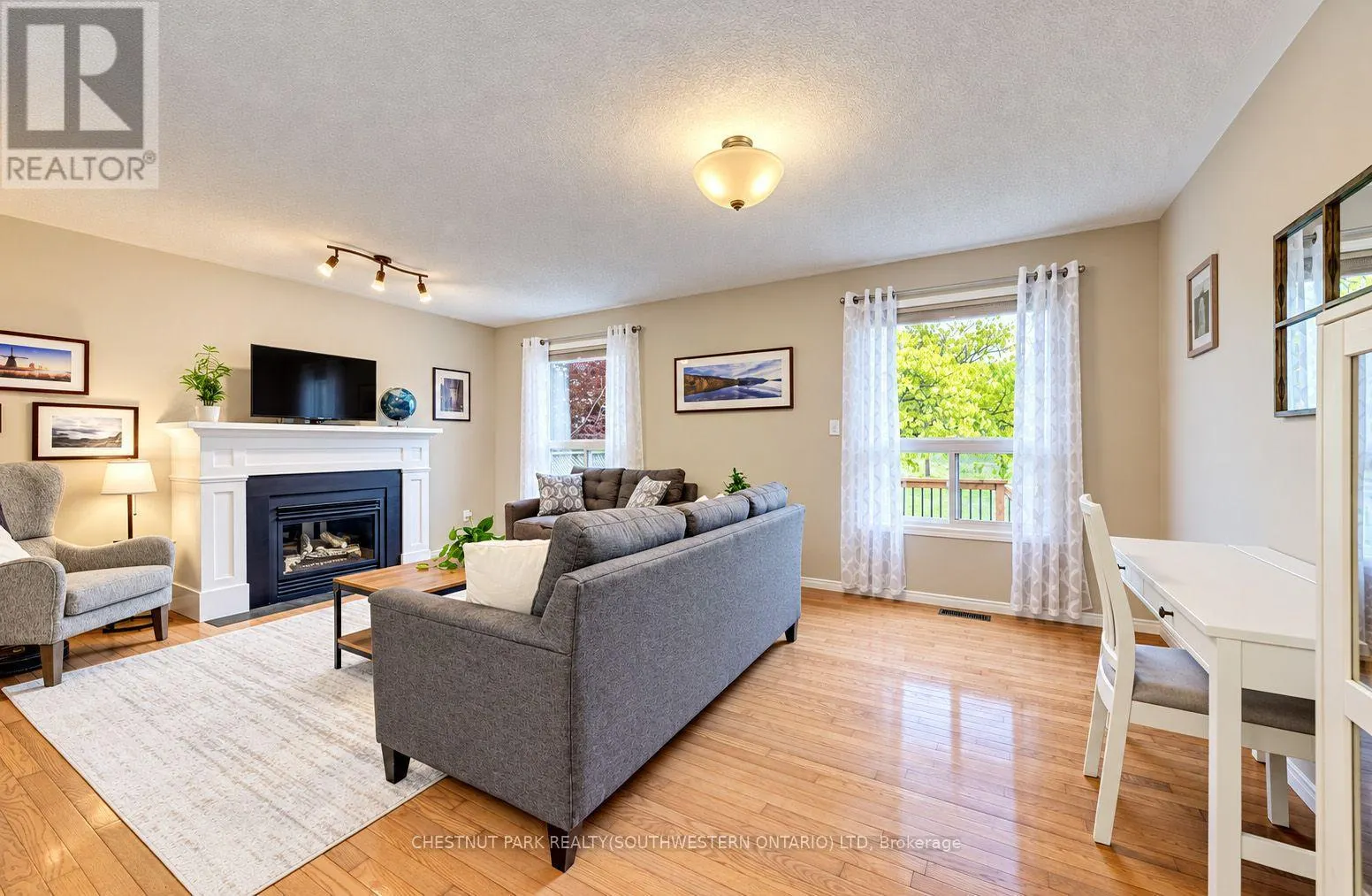 24 WHITE SANDS COURT