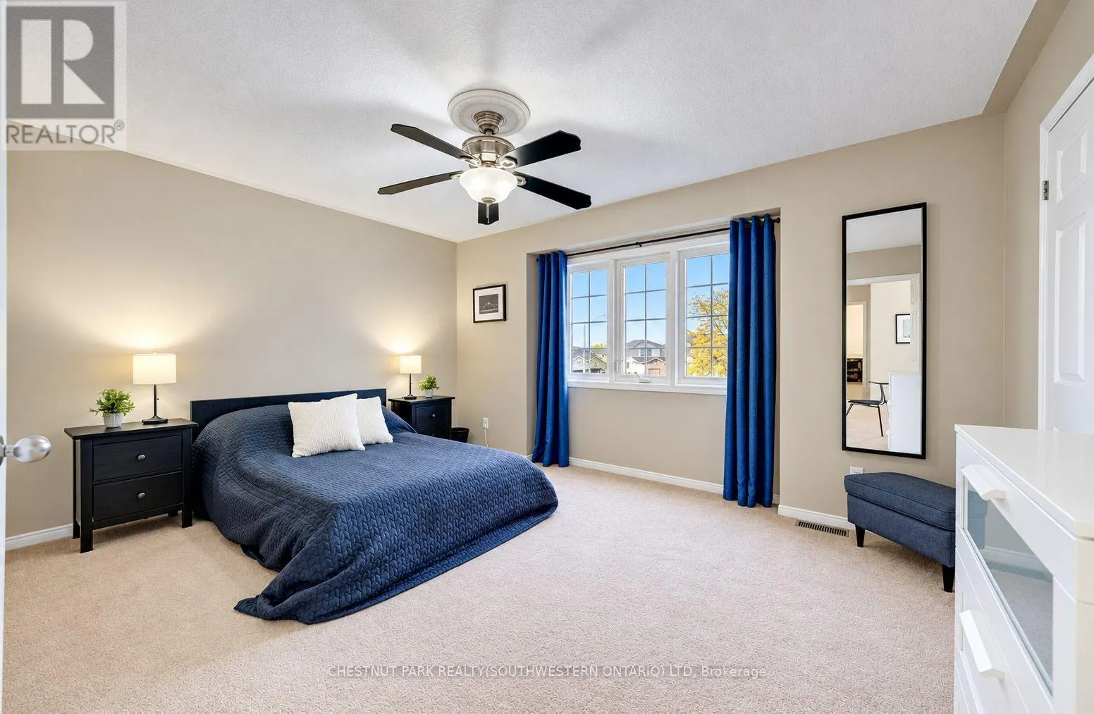 24 WHITE SANDS COURT