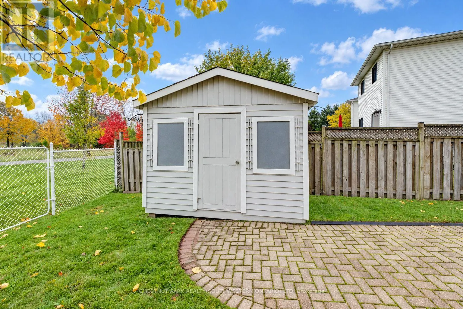 24 WHITE SANDS COURT