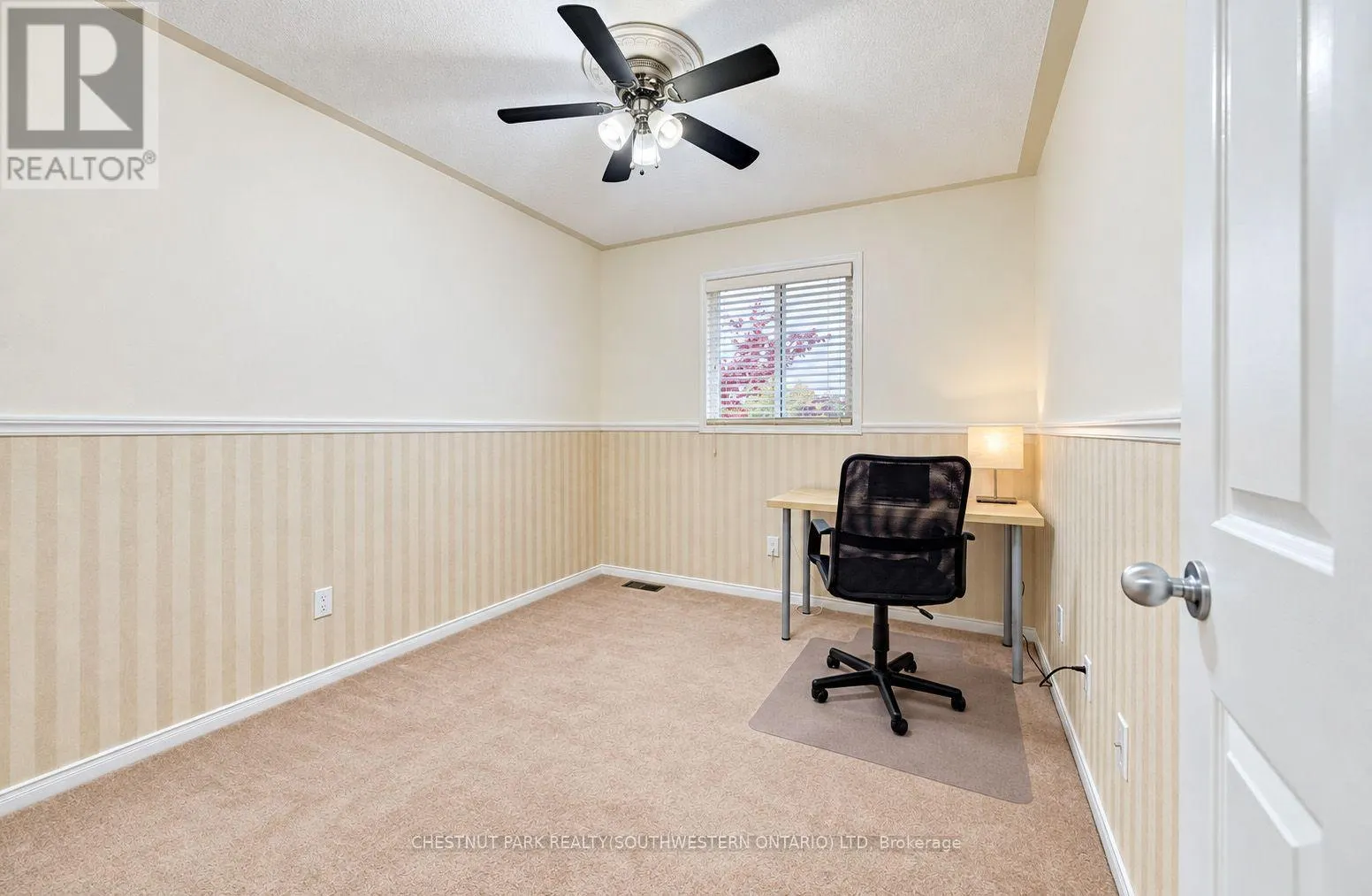 24 WHITE SANDS COURT