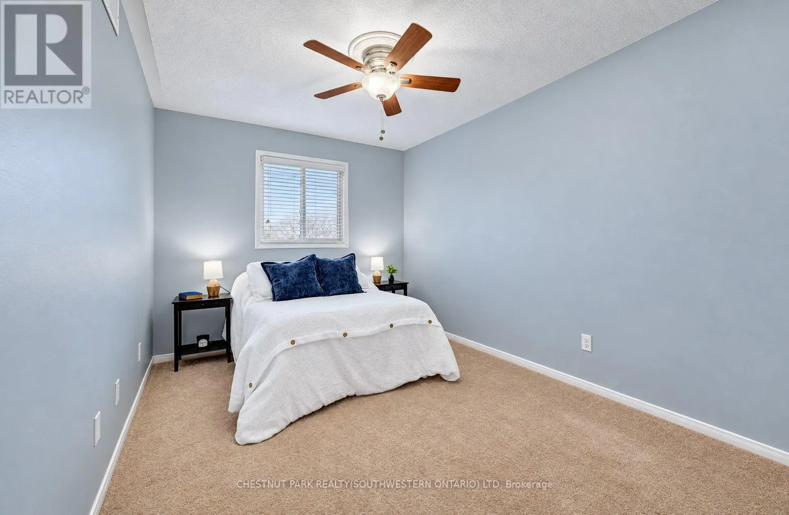 24 WHITE SANDS COURT