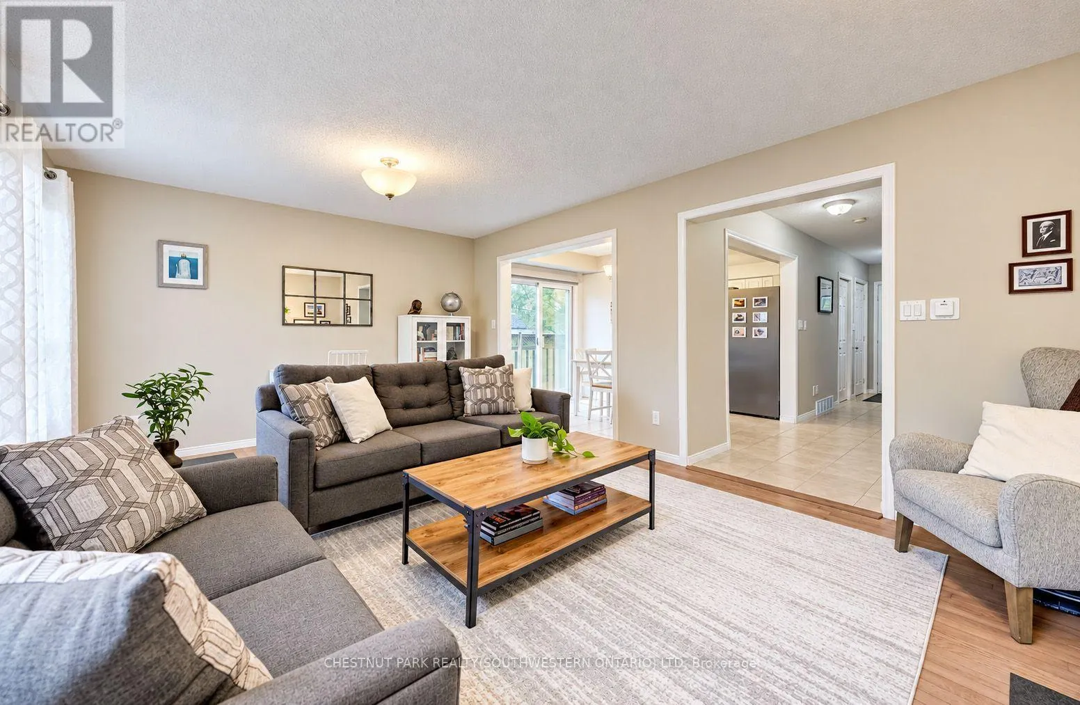 24 WHITE SANDS COURT