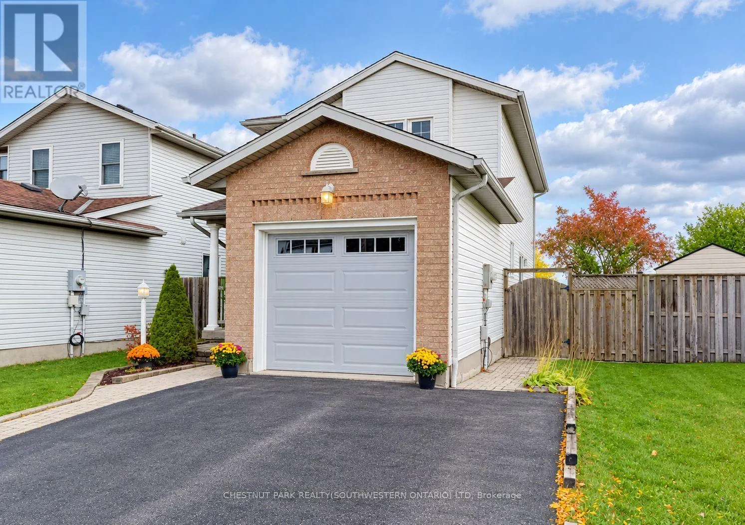 24 WHITE SANDS COURT
