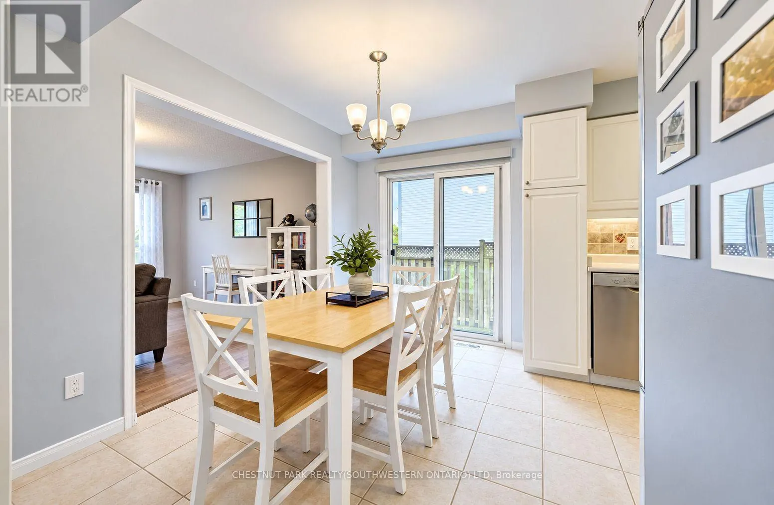 24 WHITE SANDS COURT