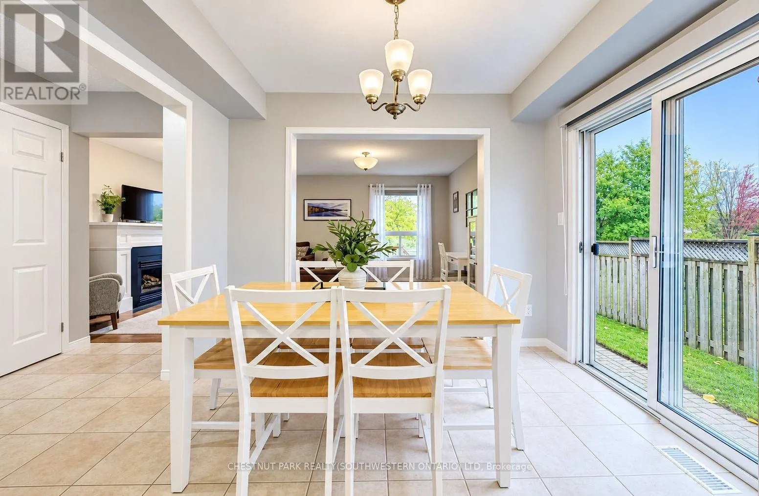 24 WHITE SANDS COURT