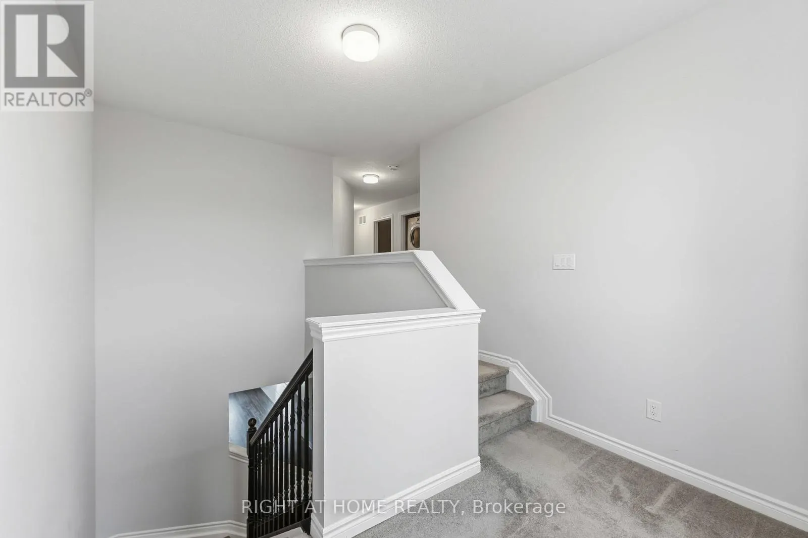 709 DERREEN AVENUE