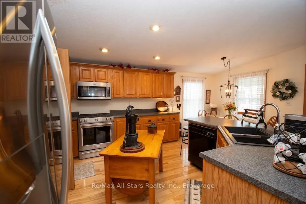 51 CREEKSIDE CIRCLE