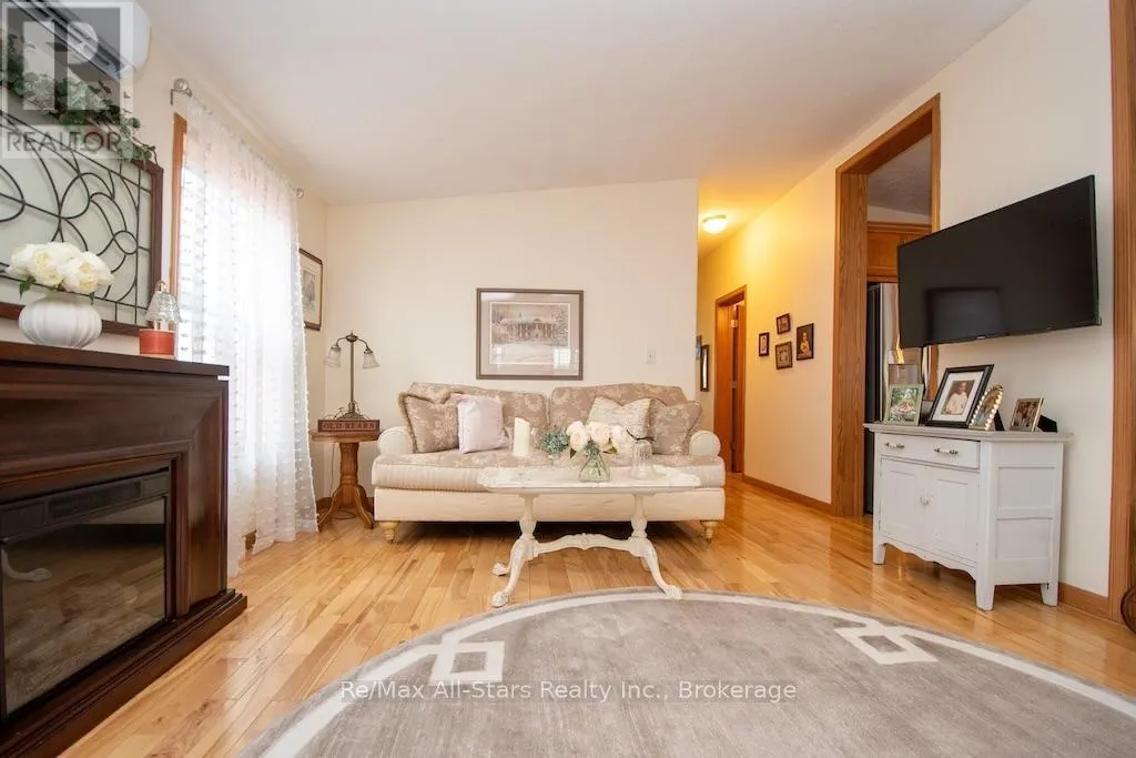 51 CREEKSIDE CIRCLE