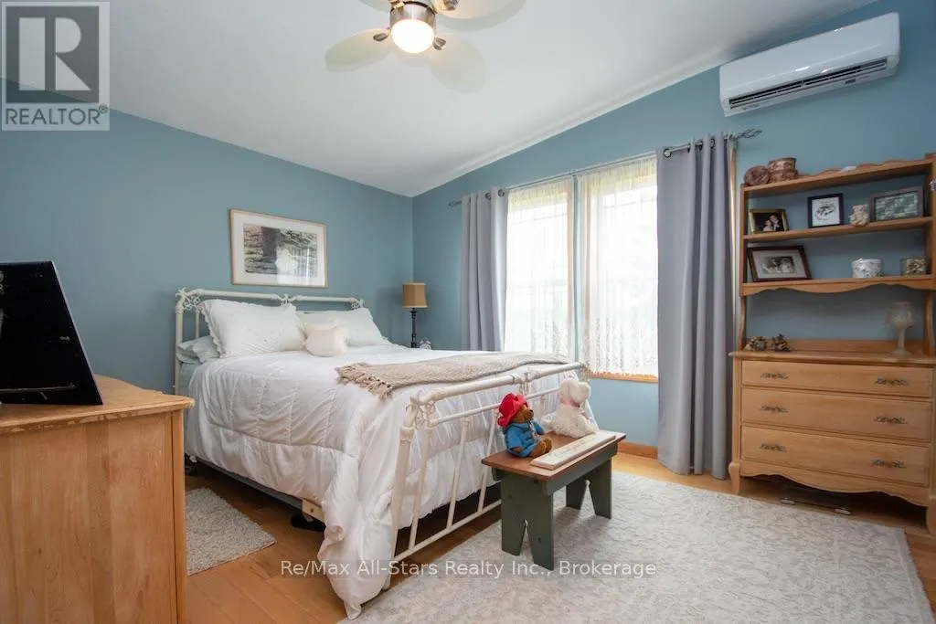 51 CREEKSIDE CIRCLE