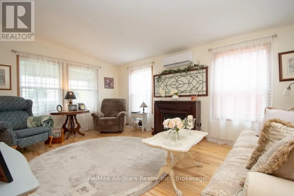 51 CREEKSIDE CIRCLE