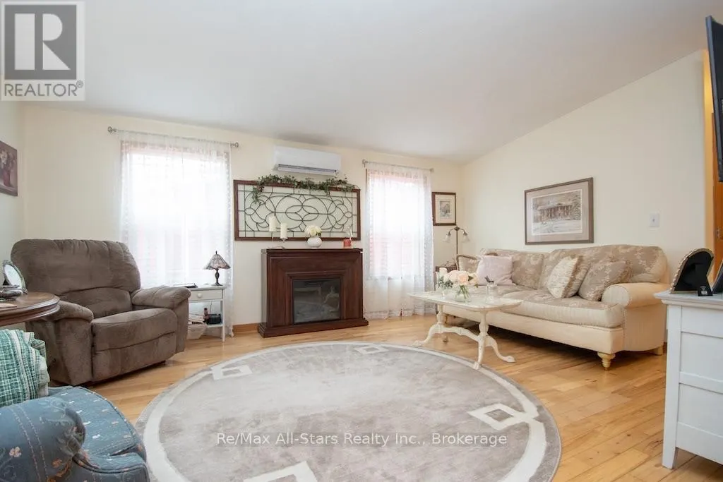 51 CREEKSIDE CIRCLE