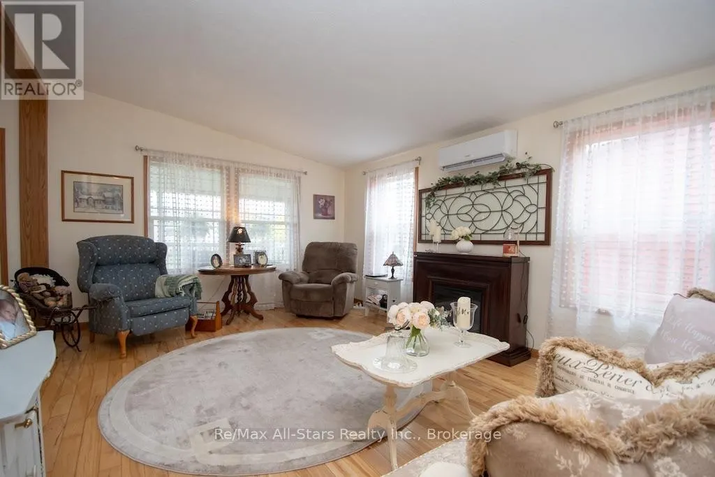 51 CREEKSIDE CIRCLE