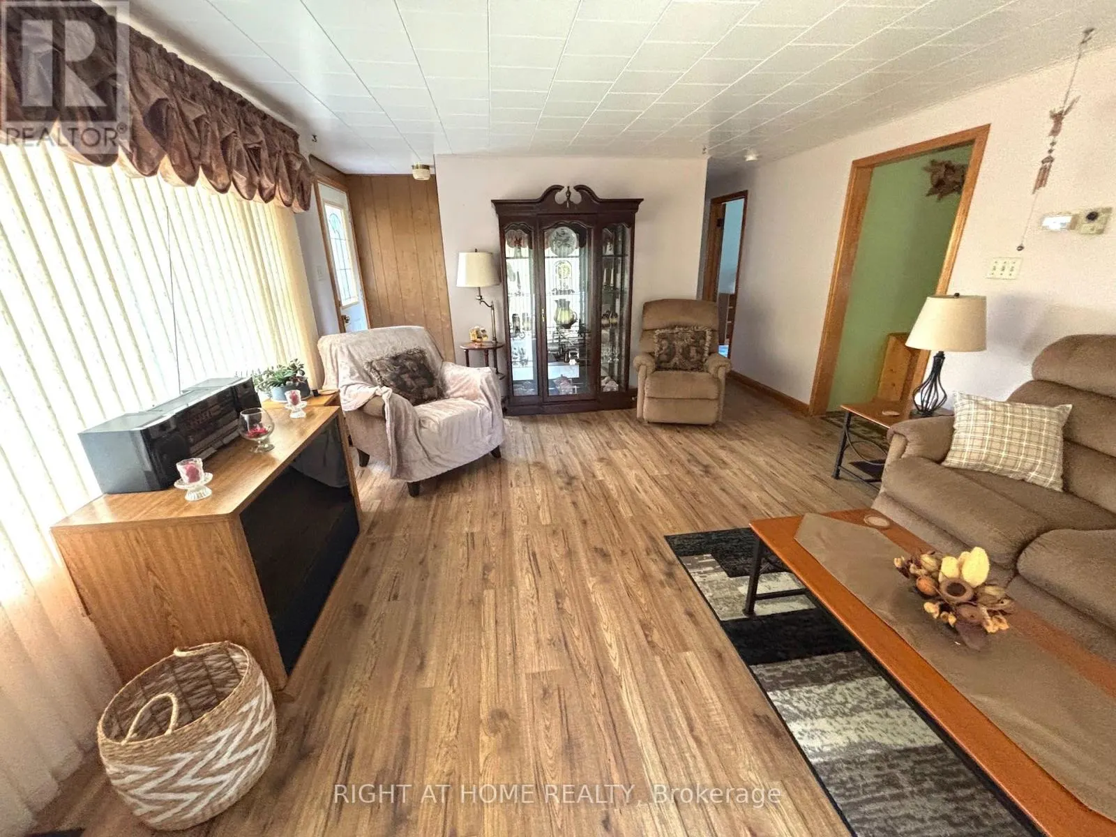 145853 GREY ROAD 12