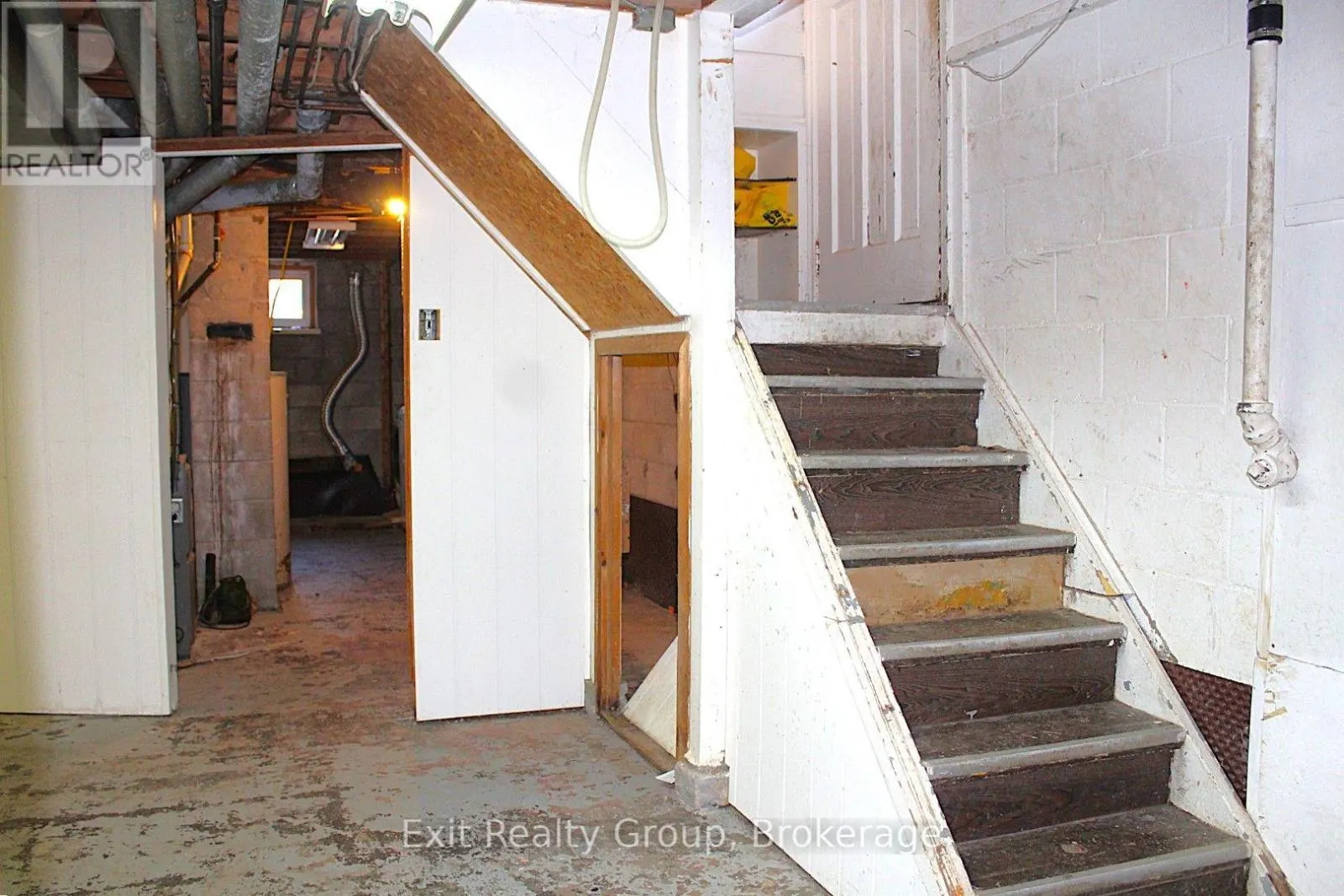 85 WRIGHT AVENUE