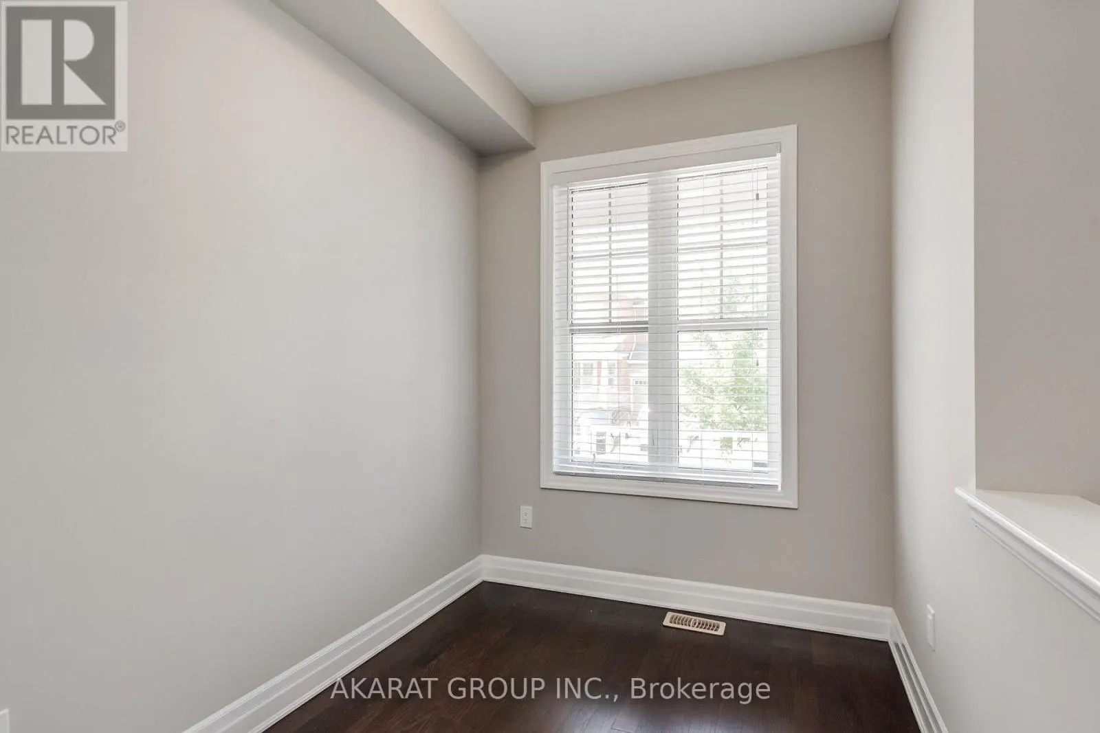 31 PICKETT PLACE