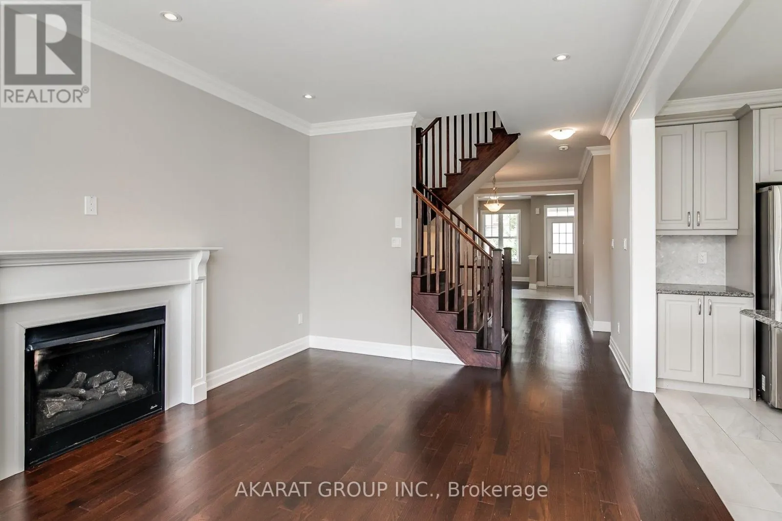 31 PICKETT PLACE