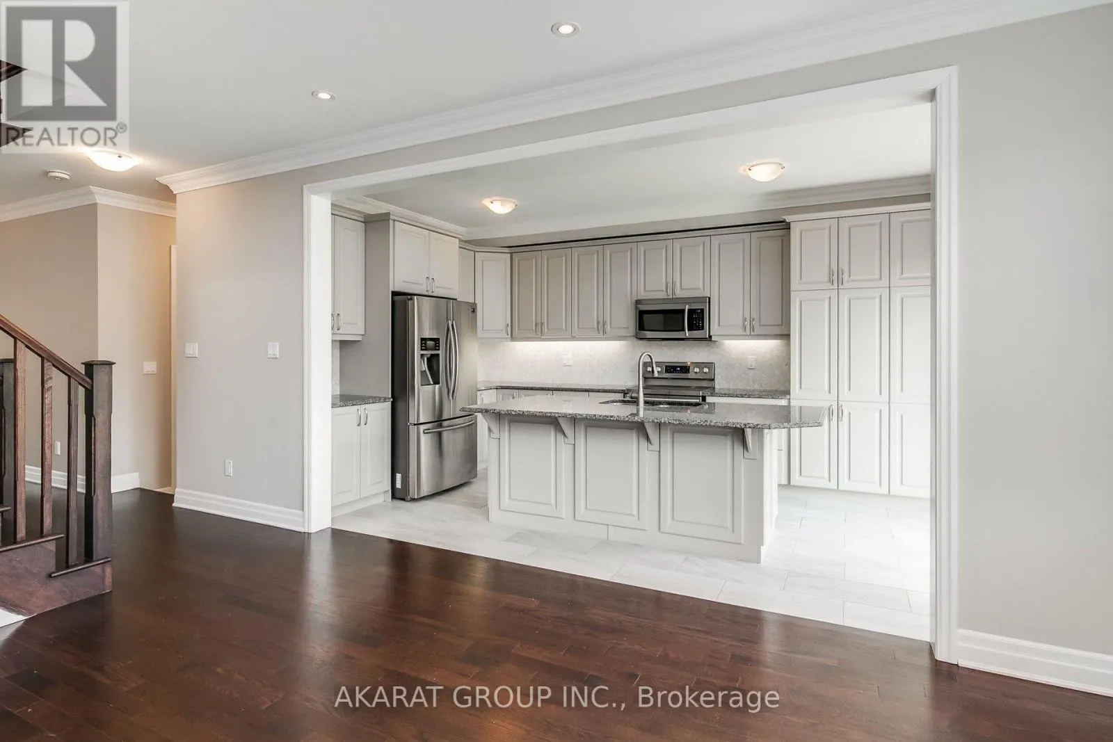 31 PICKETT PLACE