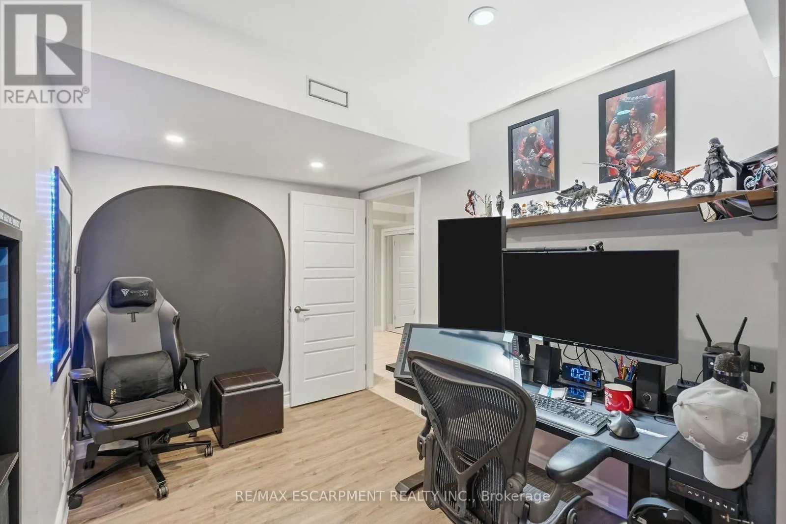 23 FOREST RIDGE AVENUE