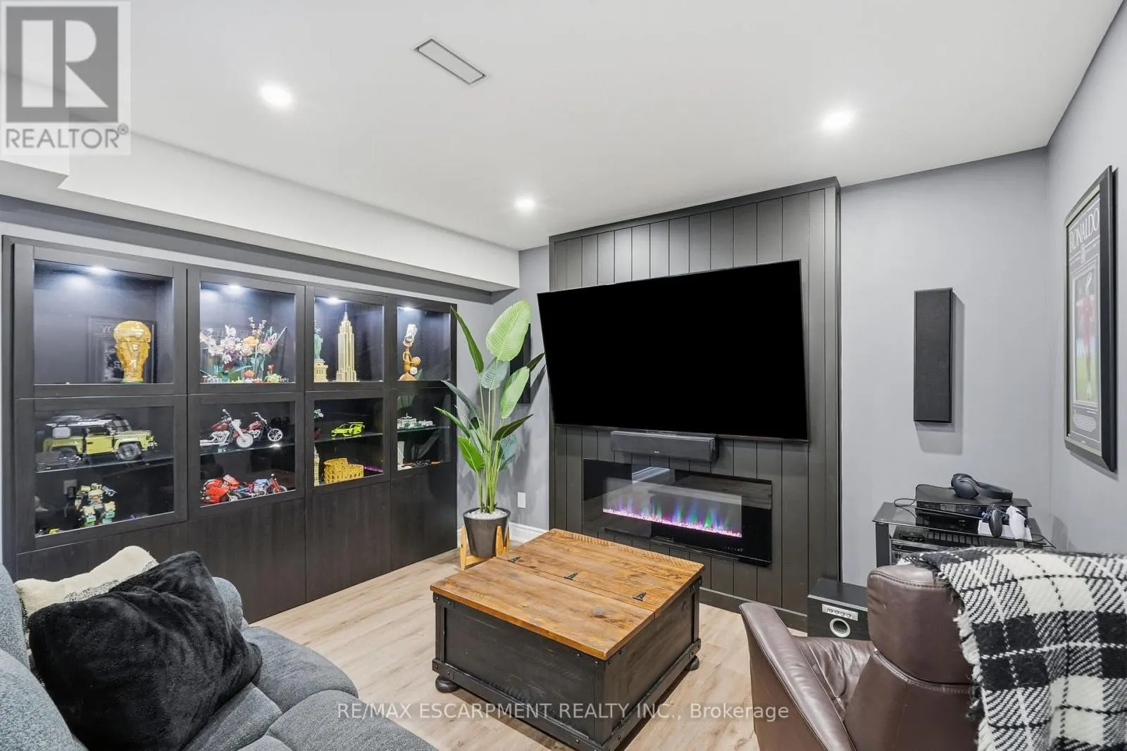 23 FOREST RIDGE AVENUE