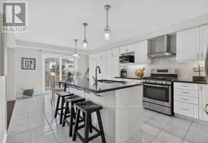 7 PICKETT PLACE
